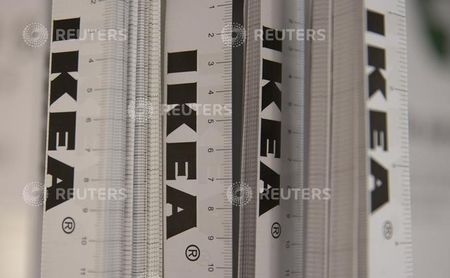 　７月２２日、スウェーデンの家具大手イケアの北米法人は、収納チェストが倒れて子ども２人が死亡した事故を受け、問題の商品の修理キットを無料で提供している。ロンドン北部の店舗で１月撮影（２０１５年　ロイター/NEIL HALL）