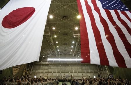 　１２月８日、日米が共同開発している海上配備型の迎撃ミサイル「ＳＭ３ブロック２Ａ」の発射実験が、米カリフォルニア州南部マリブの近くで行われ、実験は成功したと、関係者２人が明らかにした。写真は横須賀の米空軍基地にて。２０１３年４月撮影（２０１５年　ロイター/Yuya Shino）