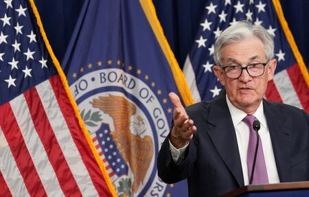 　米連邦公開市場委員会（ＦＯＭＣ）は６月１４日、１１会合ぶりに政策金利を据え置き、米国の金融政策は大きな節目を迎えた。写真はパウエル連邦準備理事会（ＦＲＢ）議長。同日、ワシントンで撮影（２０２３年　ロイター/Kevin Lamarque）
