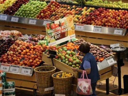 カナダ統計局が１８日発表した１０月の消費者物価指数（ＣＰＩ）は前年同月比０．７％上昇と、９月の０．５％上昇から伸びが加速し、アナリスト予想の０．４％上昇を上回った。オンタリオ州コリンウッドで２０１７年７月撮影（２０２０年　ロイター/CHRIS HELGREN）