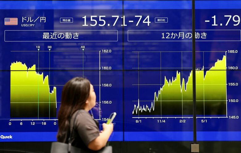 為替レートのグラフ。8月3日、都内で撮影。REUTERS/Issei Kato