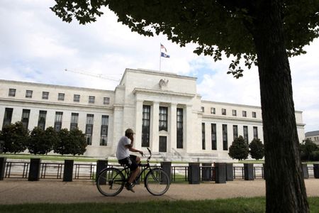 ＵＢＳグローバル・リサーチは２１日、連邦準備理事会（ＦＲＢ）が前日に発表した金利・経済見通しを踏まえ、利下げ開始時期は６月になるとの予想を見方を示した。２０１８年８月撮影（２０２４年　ロイター/Chris Wattie）