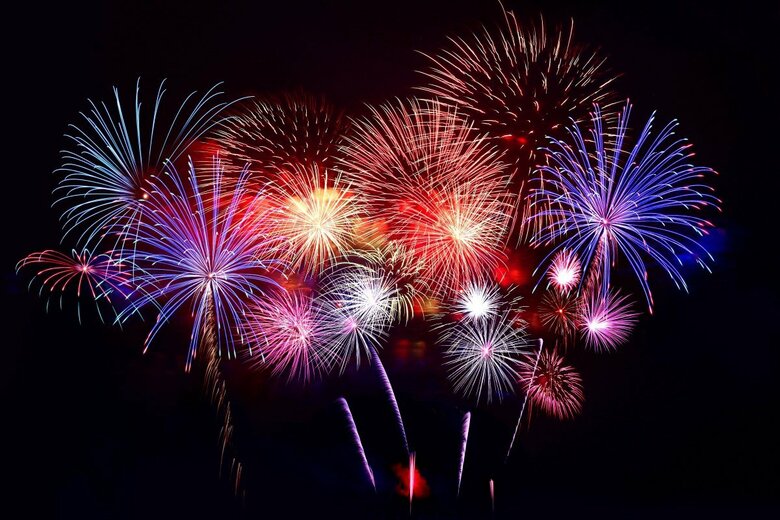 SBI舞花火 in 千葉・稲毛海浜公園（いなげの浜）feat. SKY ORCHESTRA（iamlukyeee／Shutterstock）