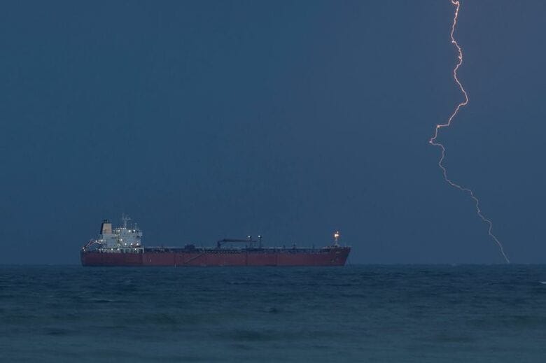 3月21日、オマーンのマスカットで、ホルムズ海峡南口。REUTERS/Stelios Misinas