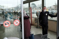 中国を笑えない、新型ウイルスで試される先進国の危機対応能力