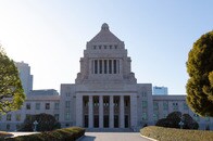 小西議員の言う通り、参議院の憲法審査会は毎週開く価値がない