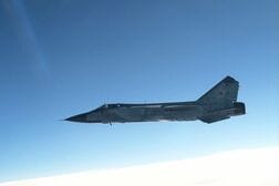 スウェーデンとフィンランド、ロシア機に緊急発進　初の共同作戦