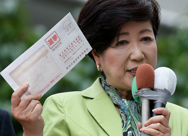 「都民ファーストの会」代表として都議選に挑む小池百合子・東京都知事（7月23日）　Issei Kato-REUTERS