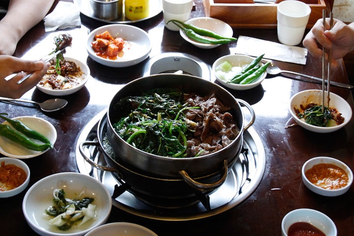 韓国の犬肉レストラン（2011年7月）　Truth Leem-REUTERS