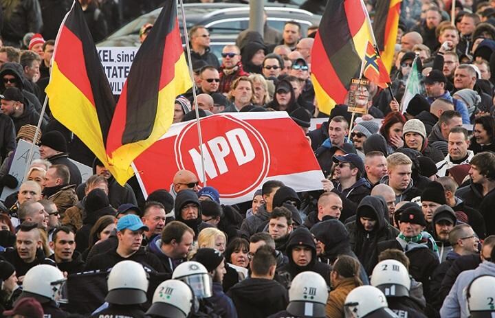 排外思想を掲げる極右政党NPDの首長が誕生 WOLFGANG RATTAYーREUTERS