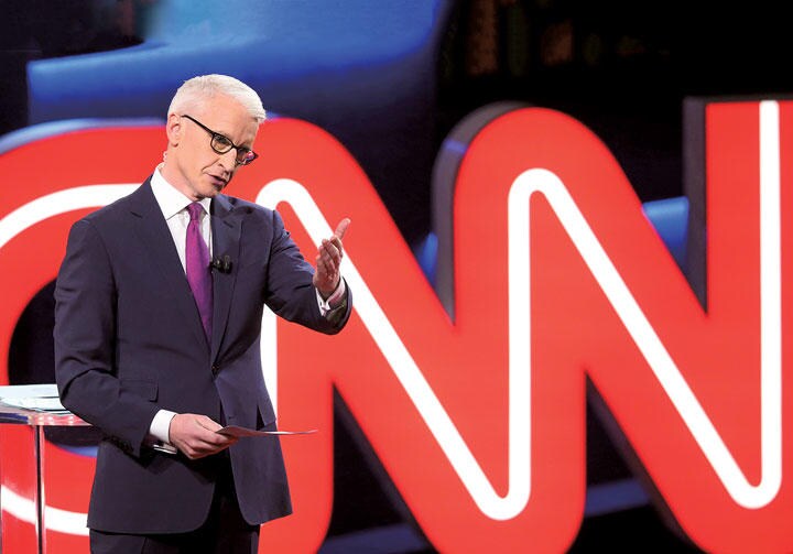 CNNのアンカーを務めるアンダーソン・クーパー　SCOTT OLSON／GETTY IMAGES