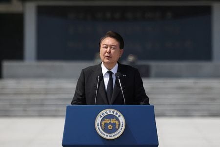 　韓国の尹錫悦大統領は７月２日、対北朝鮮関係を担当する統一省について、これまでの過度な援助重視の姿勢を改める必要があるとの見解を示した。６月６日、ソウルで代表撮影（２０２３年　ロイター）