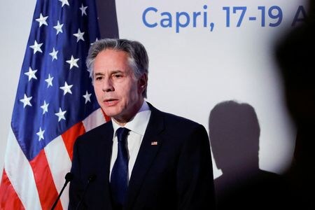ブリンケン米国務長官は１９日、人権を著しく侵害している個人や治安部隊への軍事支援を禁止する米国のリーヒー法をイスラエルが違反しているとの報道について質問され、近く結果が公表されると述べた。イタリアで撮影（２０２４年　ロイター/Ciro De Luca）