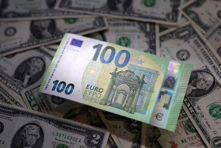 ニューヨーク外為市場では、ドルが安全資産とされる円やスイスフランに対し上昇する一方、その他の主要通貨に対し下落した。２０２３年３月撮影（２０２５年　ロイター/Dado Ruvic）