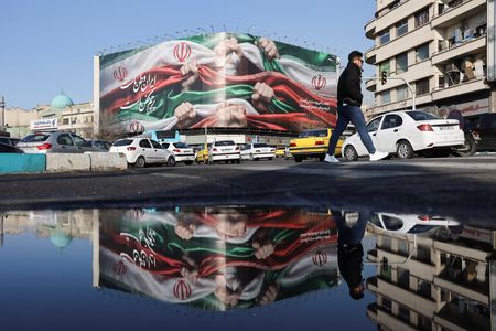 イランの治安部隊が大規模な反政府デモ弾圧後、さらなる抗議活動を抑えるために多数の市民を拘束し、威嚇作戦を展開していると関係者が明らかにした。テヘランで２４日撮影（２０２６年　ロイター/WANA）