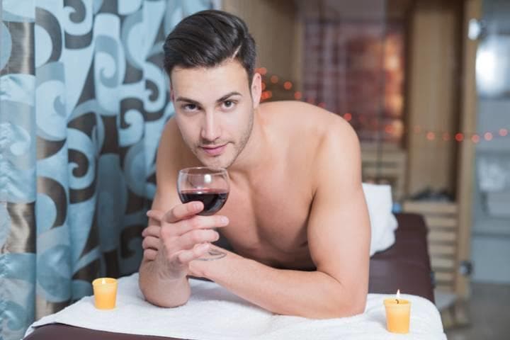 子どもを過大評価している親は「親のナルシズムも大きい」という（写真はイメージ）　DjelicS-iStock　