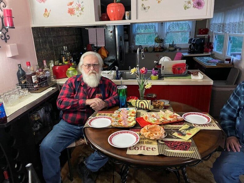 ジョージ・ストーニチジさん（写真）は、2回の大統領選挙でトランプ前大統領に投票した。今も国内政策ではトランプ氏が最高だと評価している。だが、2024年の大統領選挙でトランプ氏が共和党候補としての指名を獲得し、バイデン現大統領と争うのであれば、ストーニチジさんは票を投じないつもりだ。ペンシルベニア州リーハイトンで4月25日撮影（2023年　ロイター/Gram Slattery）