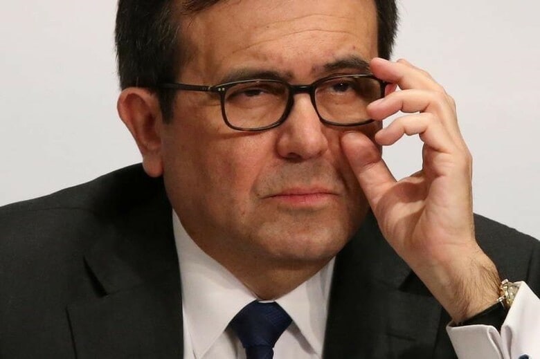 ２月２７日、メキシコのグアハルド経済相は、米国が輸入課税を提案すれば、ＮＡＦＴＡ交渉を打ち切るとけん制した。写真はメキシコ市で１日撮影（２０１７年　ロイター／Edgard Garrido）