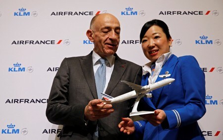 　１２月１４日、欧州航空大手のエールフランスＫＬＭは、グループの日欧路線を２０１８年夏季スケジュールで現在の週３５便から４０便に増やす方針と明らかにした。来日したジャナイヤックＣＥＯ、都内で撮影（２０１７年　ロイター／Toru Hanai）