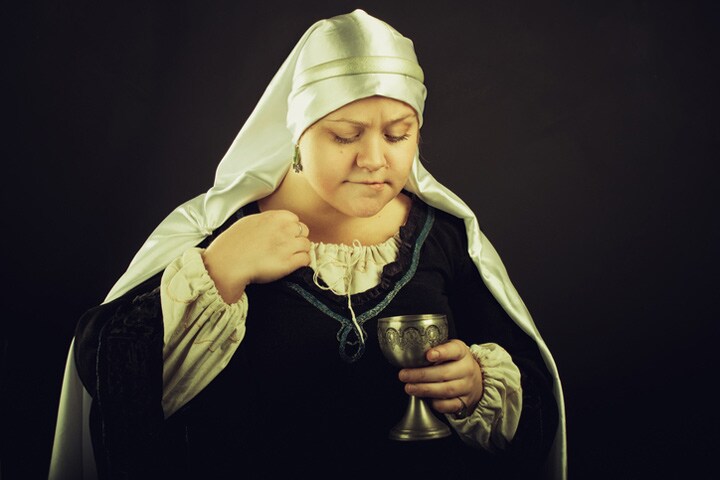 かつて人々は懐具合を考えて飲む量を控える傾向があった（写真はイメージ）　IgorIgorevich-iStock