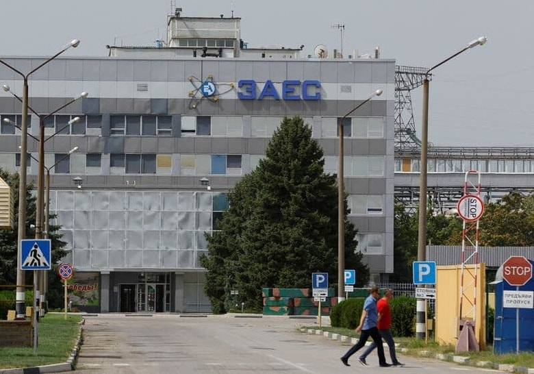 ウクライナのゼレンスキー大統領は26日、ロシアが掌握するウクライナ南部のザポロジエ原子力発電所は依然として極めて危険な状態にあるとの認識を示した。同原発で22日撮影（2022年　ロイター/Alexander Ermochenko）