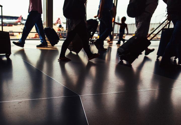 ハブ空港10カ所で手洗いする人が増えるだけで.....  FangXiaNuo-iStock