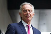 アフガン撤退は愚かな判断と英ブレア元首相が批判