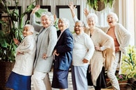 科学が解き明かす「長寿の謎」...100歳まで生きる人に共通する特徴とは？