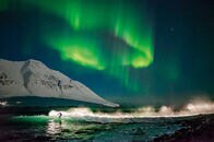 サーフィン撮影旅でプロ写真家が出会った、世界の「絶景」ベスト10