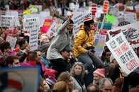 「反トランプ」デモ、女性中心に全米で500万人規模　海外にも波及