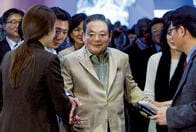 サムスン李健煕会長の死去、巨額相続税で資金不足に陥る？