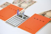 年金財政は好転へ...将来は「年金増額」の可能性大な一方、やはり割を食う「あの世代」