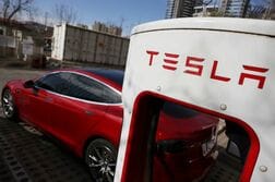 中国、自動車の安全規制で存在感　テスラなど大規模リコール