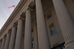 米政府、イランと取引する外国金融機関に通知なく制裁も