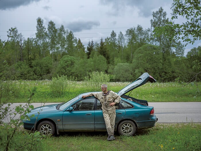 養蜂家はロシアのクマに養蜂場を荒らされたと語る
