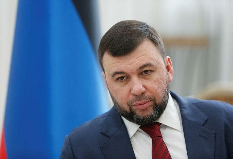 ウクライナ東部のドネツクの親ロシア派勢力の指導者を名乗るデニス・プシリン氏は7日、ロイターのインタビューに応じ、本格的な戦争が今にも勃発する恐れがあるとし、戦争が始まればロシアに支援を要請する必要が出てくると述べた。ウクライナで撮影（2022年　ロイター/Alexander Ermochenko）