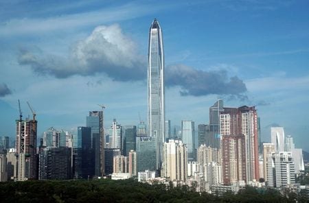 　１１月５日、中国南部深セン市当局は地元の銀行や金融会社に不動産融資事業への依存を減らすとともに、不動産規制を厳格に順守するよう要請した。深センで２０１８年９月撮影（２０２１年　ロイター/Jason Lee）