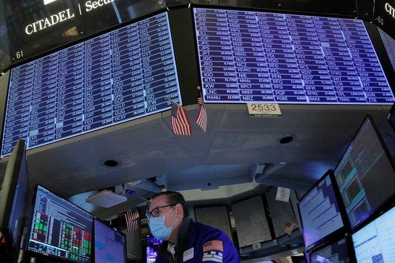 2022年の米国株は波乱の幕開けとなった。ニューヨーク証券取引所で1月撮影（2022年　ロイター/Brendan McDermid）