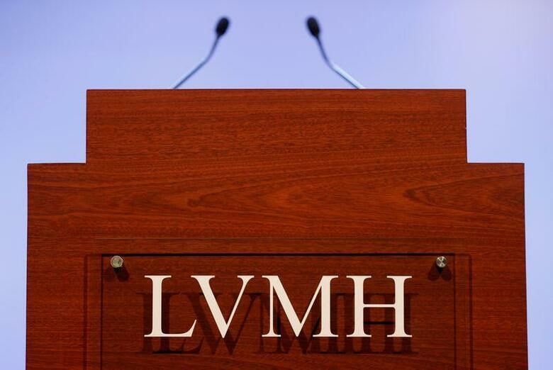 高級ブランド世界最大手LVMHモエヘネシー・ルイヴィトンは10日、米宝飾品大手ティファニーの買収計画断念を巡りティファニーが合意履行を求めて提訴したことを受け、新型コロナウイルス危機を受けた同社の対応に不手際があったなどとして反訴した。パリで1月撮影(2020年　ロイター/Christian Hartmann)