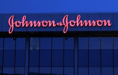 　１月８日、米医薬品大手ジョンソン・エンド・ジョンソン（Ｊ＆Ｊ）は、がん治療薬を開発しているアンブレックス・バイオファーマを２０億ドルで買収することに合意したと発表した。ベルギー・ディーゲムで２０２３年撮影（２０２４年　ロイター/Yves Herman）