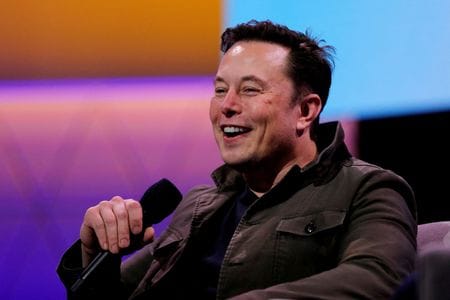 米電気自動車大手テスラのイーロン・マスク最高経営責任者（ＣＥＯ）は４月にも中国を訪問する計画で、李強首相との面会を模索している。写真は２０１９年６月、米ロサンゼルスで撮影（２０２２年　ロイター/Mike Blake）
