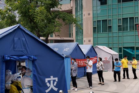 　６月２８日、中国の北京市と上海市で報告された２７日の新型コロナウイルスの新規感染者はともにゼロだった。写真は北京市内で１６日撮影（２０２２年　ロイター/Thomas Peter）