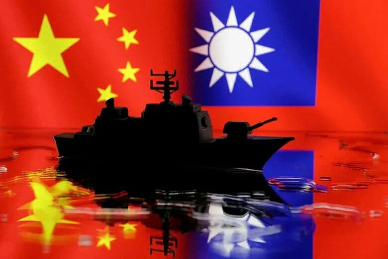 2023年4月11日、中国と台湾の国旗のイラスト。 REUTERS/Dado Ruvic