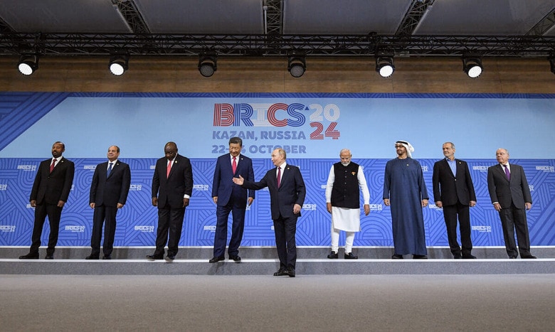 並んで写ることに価値がある（BRICS首脳会議が開かれたカザンエキスポ国際展示センター、10月22日）　ANI Photo