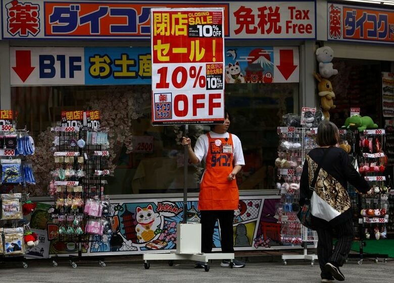 写真は小売店の店頭。2025年5月、東京で撮影。 REUTERS/Issei Kato