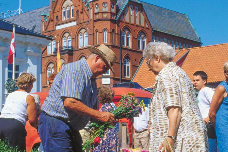 北欧らしいスローで素朴な暮らしの哲学はシニア層からも共感を呼んでいる（スウェーデン）　TINA BUCKMAN-PHOTOLIBRARY/GETTY IMAGES