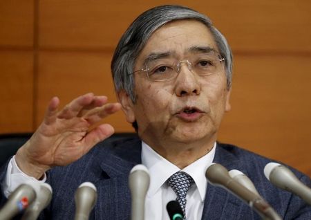 　１月２９日、日銀の黒田東彦総裁（写真）は金融政策決定会合後の会見で、ダボス会議に出発する前、「事務方に緩和策の検討を指示した」と明らかにし、日経平均株価が１万６０００円前後、ドル円１１６円割れなど市場のリスク回避が高まったタイミングで決断したことを示唆した。２０１５年１２月撮影（２０１６年　ロイター/Toru Hanai）
