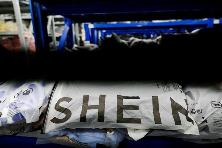 写真はＳＨＥＩＮのロゴが入った衣料品の袋。7月27日、中国広東省広州市番禺区の工場で撮影。REUTERS/Go Nakamura