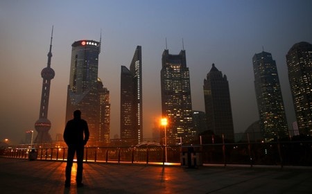 　７月１２日、中国で事業を行う米企業の７割近くが、不公平な競争や知的財産権保護の不備などの問題への報復として関税を活用することに反対していることが分かった。写真は上海の金融街に立ち並ぶビル。２０１３年１１月撮影（２０１８年　ロイター／Carlos Barria）