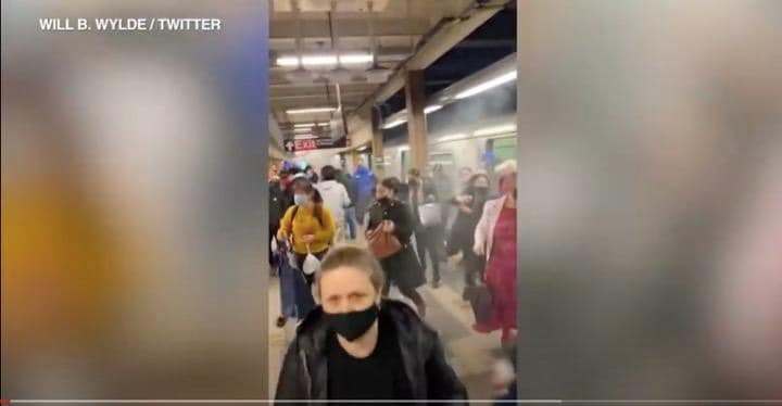 事件発生時の様子　 ABC 7 Chicago / YouTube